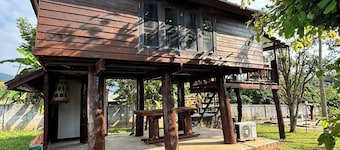 帕派宁静木屋度假屋,带山景