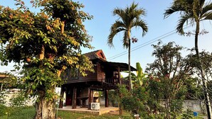 Ảnh chưa phân loại, 5 trong số 18 ảnh, nút