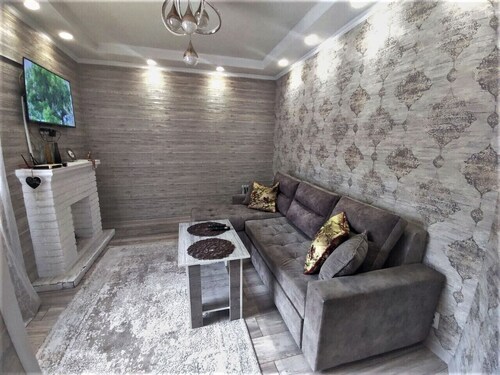 Cozy house with garden in the Philharmonic Hall, parking for cars, Wi-Fi, center