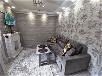 Cozy house with garden in the Philharmonic Hall, parking for cars, Wi-Fi, center