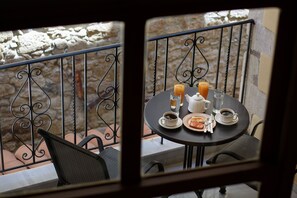 Outdoor dining - The Heart of The Town (Rethymno)