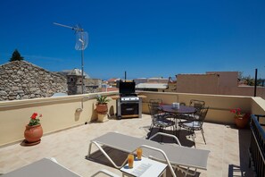 Outdoor dining - The Heart of The Town (Rethymno)