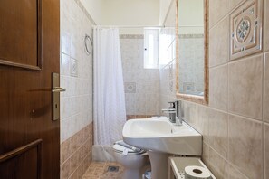 Shower, hair dryer, towels - Escape to Blooming Gardens & Village Charm! (Rethymno)