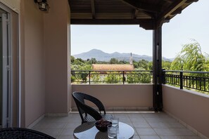 Terrace/patio - Escape to Blooming Gardens & Village Charm! (Rethymno)