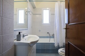 Shower, hair dryer, towels - Escape to Blooming Gardens & Village Charm! (Rethymno)