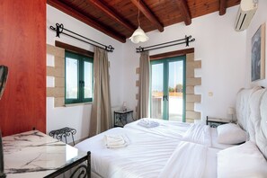 4 bedrooms, iron/ironing board, travel crib, free WiFi - Seafront Private Villa, 350m Away From Organised Sandy Beach (Rethymno)