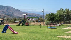 Children’s area - Seafront Private Villa, 350m Away From Organised Sandy Beach (Rethymno)