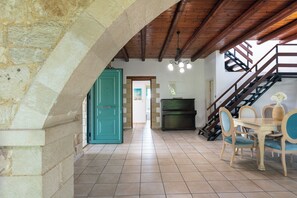 Interior - Seafront Private Villa, 350m Away From Organised Sandy Beach (Rethymno)