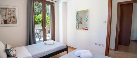 Iron/ironing board, free WiFi, bed sheets