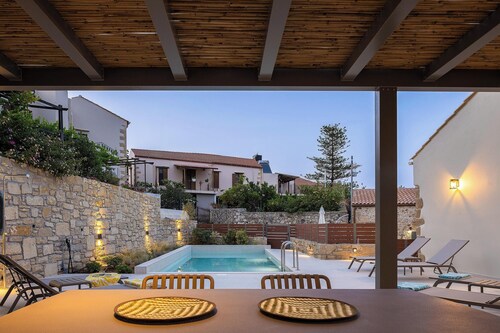 Blend of Traditional Elegance and Modern Comfort by etouri
