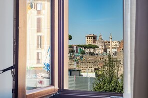 View from room - Stylish 2-Bedroom Stays near Colosseum (Rome)