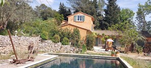 Outdoor pool - Bed and breakfast, Besse sur Issole, Var. Ideal for a quiet, sunny stay (Besse-sur-Issole)