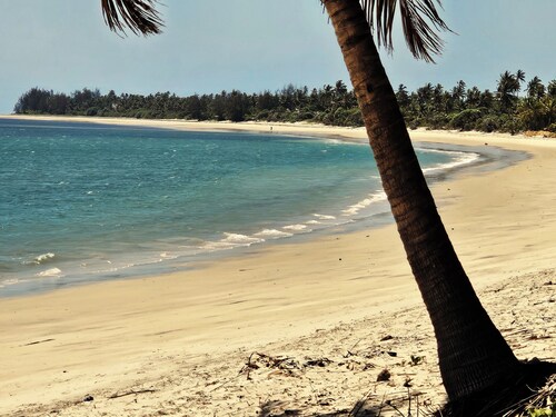 Comfortable beach villa, located directly by the sea, tropical garden