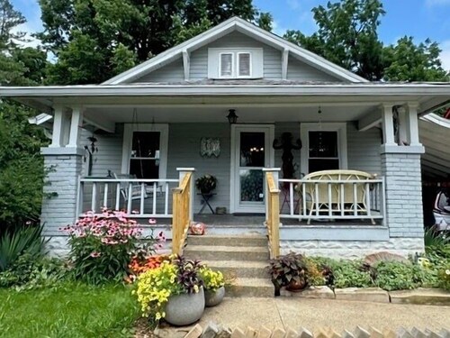 Dixie Street Artist Retreat | 2 BR, 1 Bath Apt Near B-Line & Downtown