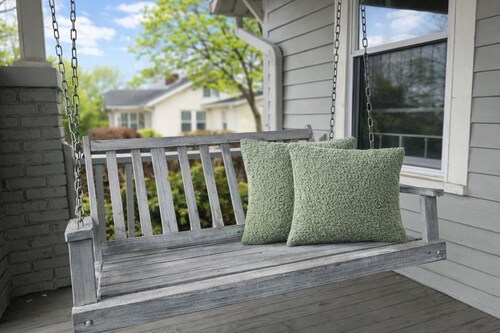 Dixie Street Artist Retreat | 2 BR, 1 Bath Apt Near B-Line & Downtown