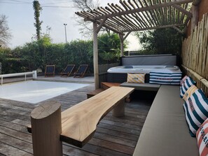 المنطقة المحيطة بالمنشأة