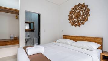 Standard Room, 1 Queen Bed | Free WiFi, bed sheets