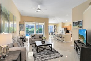 Living area - Amazing Disney Dream Getaway in Windsor Palms Resort! (Kissimmee)