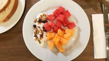 Free daily continental breakfast