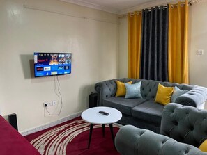 Living area - Serene studio in  Donholm, Bee center, Nairobi perfect for your city getaway (Donholm)
