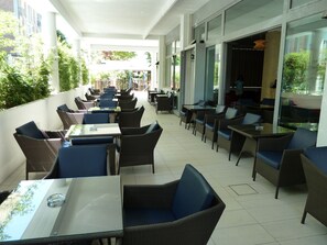Outdoor dining - Hotel Firenze (Bibione)