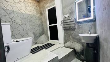 Family Double Room, Balcony, Garden View | Bathroom | Free toiletries, soap, shampoo, toilet paper