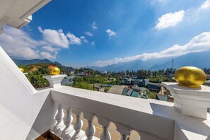 Habitación Deluxe, vistas a la montaña | Jardines del alojamiento