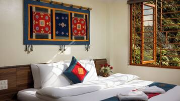 Deluxe Room, City View | Laptop workspace, blackout drapes, soundproofing, free WiFi