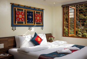 Laptop workspace, blackout curtains, soundproofing, free WiFi - Lee Homestay SaPa (Sa Pa)