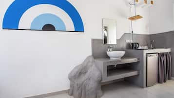 Chambre Triple, balcon, vue ville | Intérieur