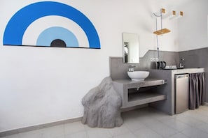 Triple Room, Balcony, City View | Interior