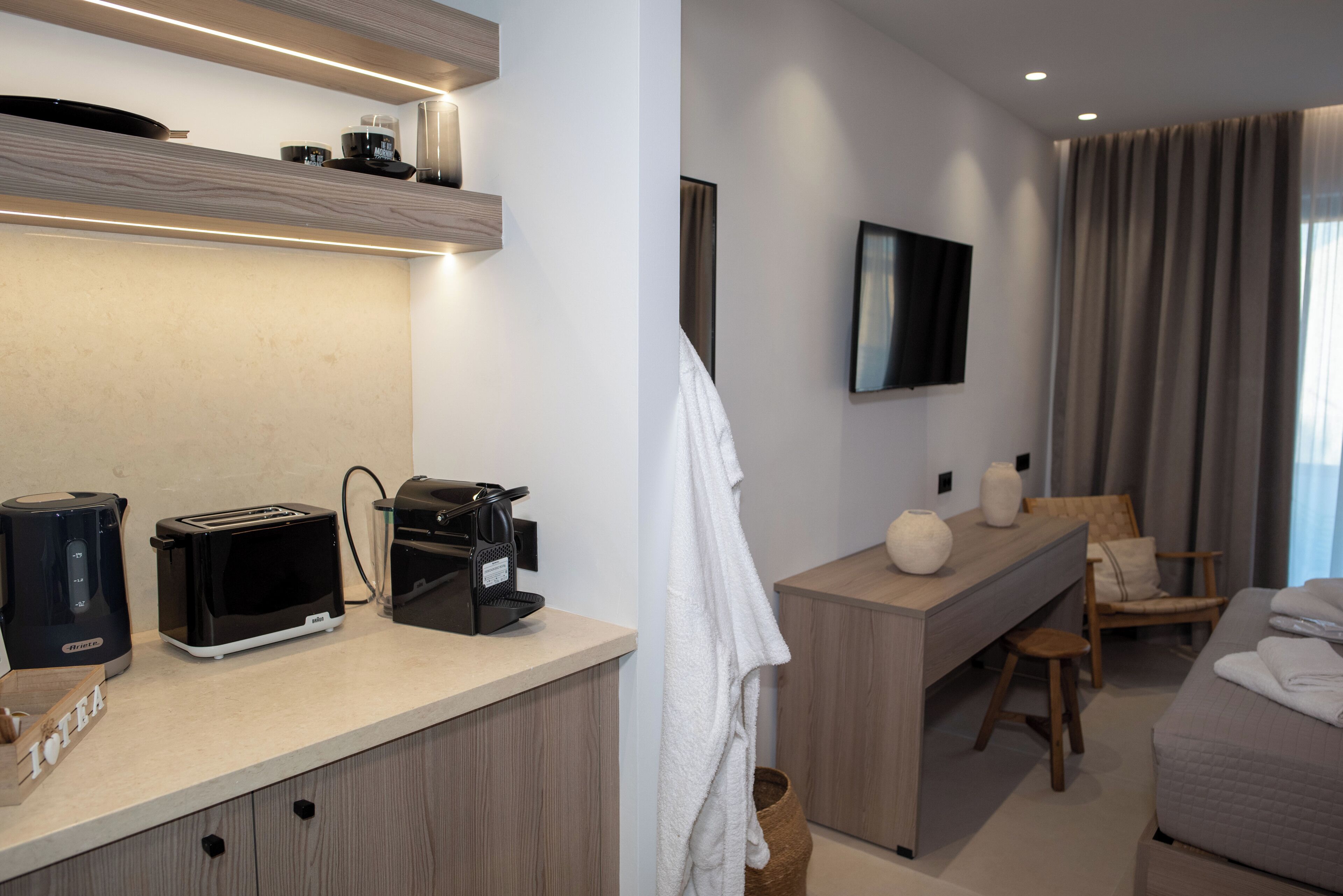 Kahden hengen deluxe-huone, parveke, kaupunkinäköala | Sisätilat