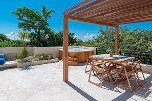 Outdoor dining - PENTHOUSE PRINCE, loft & rooftop jaccuzi spa (Puerto Morelos)