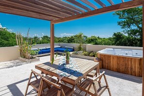 Outdoor dining - PENTHOUSE PRINCE, loft & rooftop jaccuzi spa (Puerto Morelos)