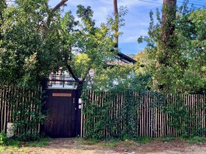 Property grounds - A0003 Newly renovated villa with pool and bay view steps from the beach (Lège-Cap-Ferret)