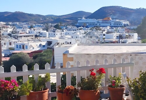 Chrisi's and Jasmin's House – Traditional Stone Home in Patmos Near the Port