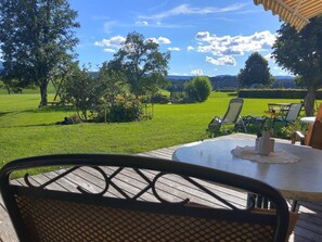 屋外ダイニングエリア