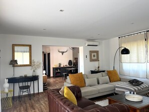TV - VILLA SOUS LE PIN - 2 BDRMS - SWIMMING POOL (Zonza)