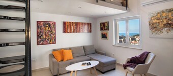 Adriatic Gallery Apartment by DuHomes