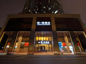 Exterior - James Joyce Coffetel Hotel (Guangzhou)