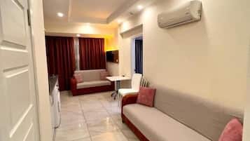 Vierbettzimmer, Stadtblick | Wohnbereich