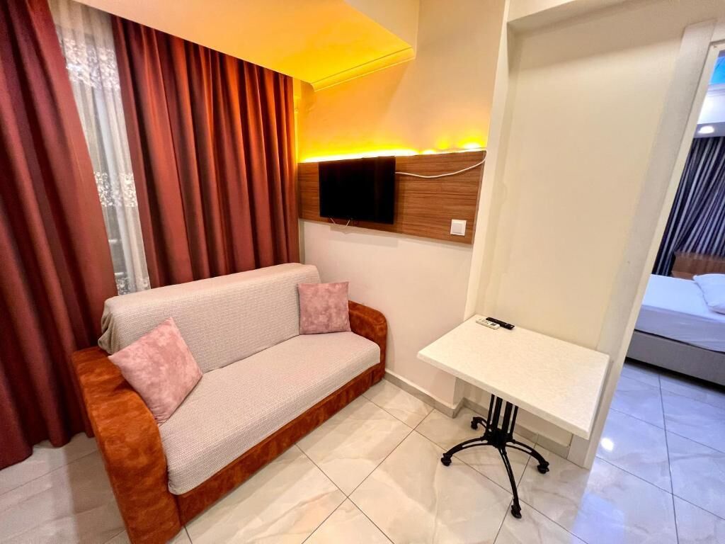 Chambre Quadruple, vue ville | Coin séjour
