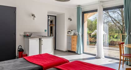 « Studio L'Erdre au Moulin » avec terrasse privée, jardin commun et Wi-Fi