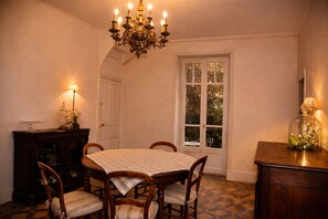 Dining - Le Pré du Dimanche Guest house (Maringues)