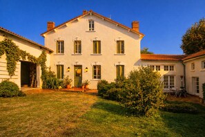 Exterior - Vrbo Property (Maringues)