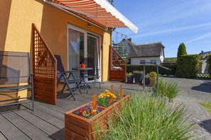 Outdoor dining - Cozy vacation apartment near the water - Ferienhaus Stark Apartment 01 - (Ralswiek)
