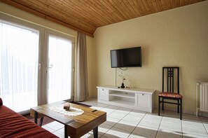 TV, ping pong, stereo - Cozy vacation apartment near the water - Ferienhaus Stark vacation apartment 02 - (Ralswiek)