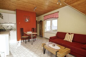 TV, ping pong, stereo - Cozy vacation apartment near the water - Ferienhaus Stark vacation apartment 01 - (Ralswiek)