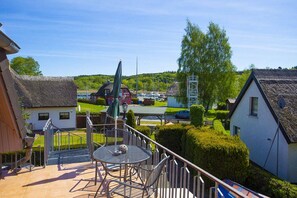 Outdoor dining - Cozy vacation apartment near the water - Ferienhaus Stark vacation apartment 01 - (Ralswiek)