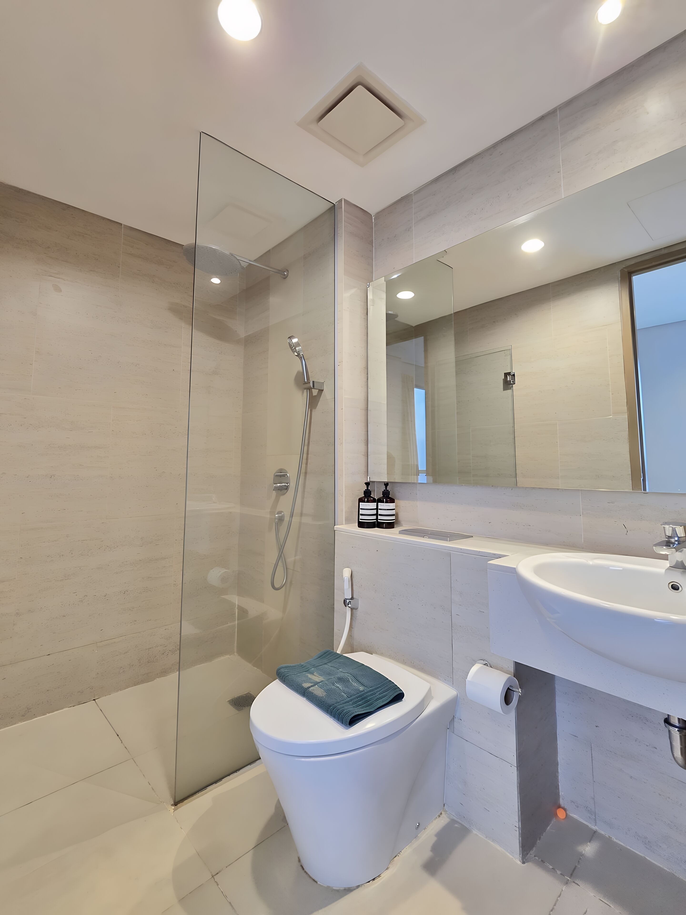 Shower, free toiletries, hair dryer, towels